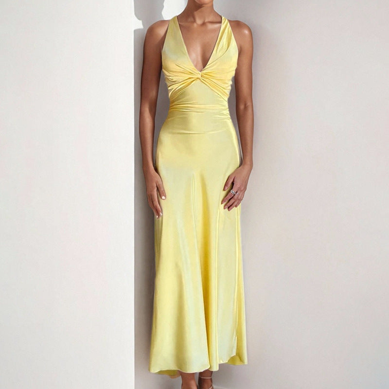 Abito Elegante a Pieghe con Scollo a V – Slim Fit e Raffinato