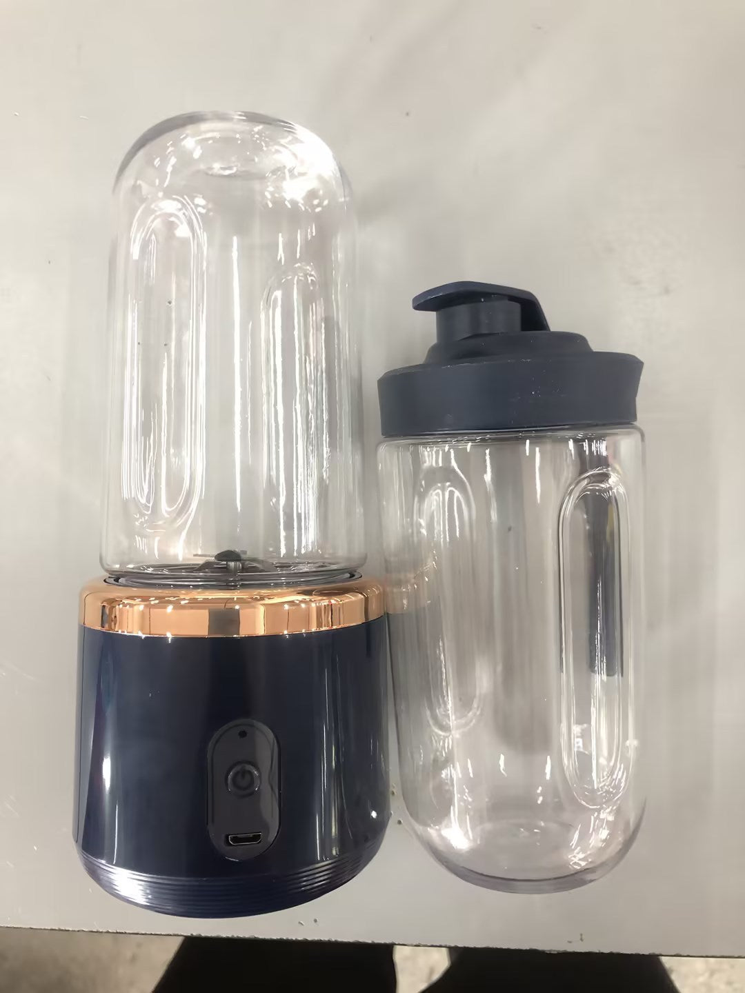 Frullatore Portatile 140W – Mini Juicer Ricaricabile USB 400ml, Funzione Smoothie, Milkshake, Sbattitore Uova – Colore Blu Tunisino